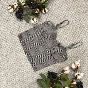 Liz &Sara brand crop top. Houndstooth print. Size XS.